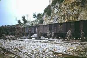 Trasporto in treno dei soldati della 10a Divisione da montagna
