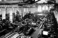 La produzione di cannoni nella fabbrica della Rheinmetall
