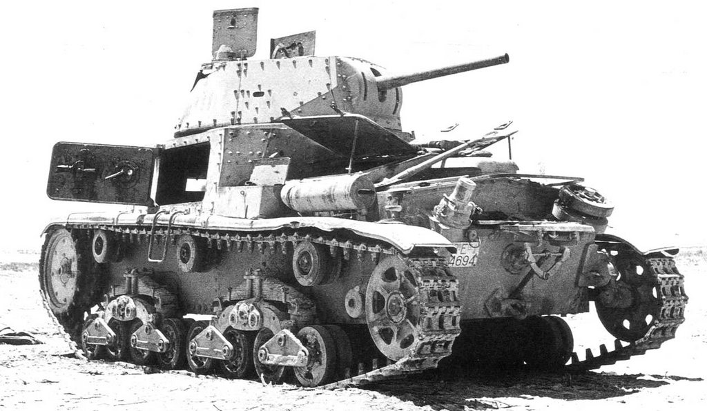 Un carro M13/40 costruito dall'Ansaldo