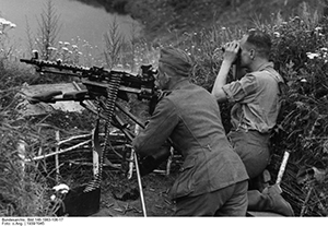 Mitraglieri con una MG42 e cavalletto Lafette