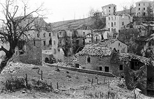 Castel d'Aino dopo il passaggio del fronte